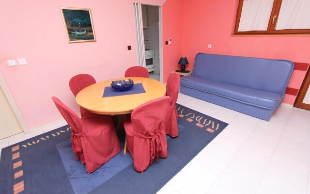 Apartments Lora