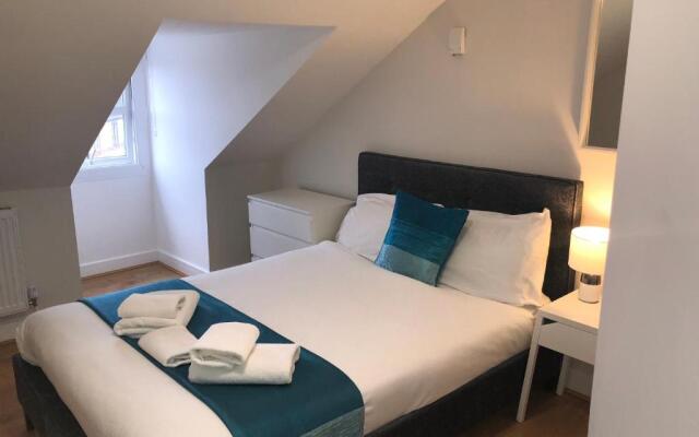 Town Centre Apartment with FREE Parking