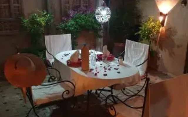 Riad Mur Akush