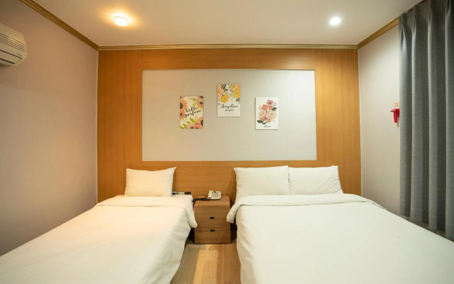 Royal International Hotel