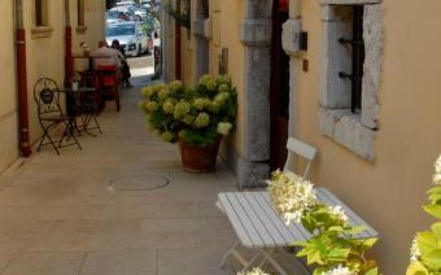 Old Town Inn
