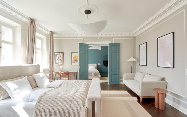4br, Balcony, Extreme Location and Designer Apt