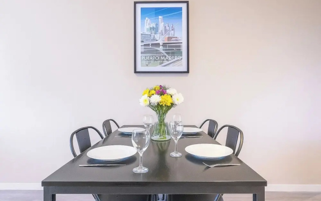 Deluxe Apartments Downtown by BueRentals
