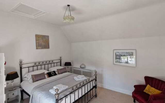 Vintage Holiday Home in Worcestershire With Jacuzzi