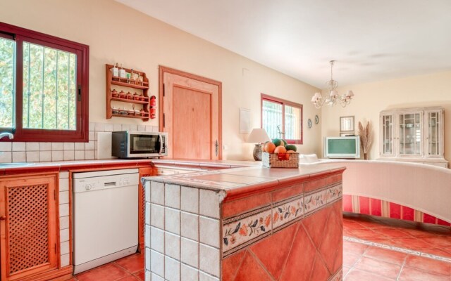 Scenic Villa in Ojen with Private Swimming Pool