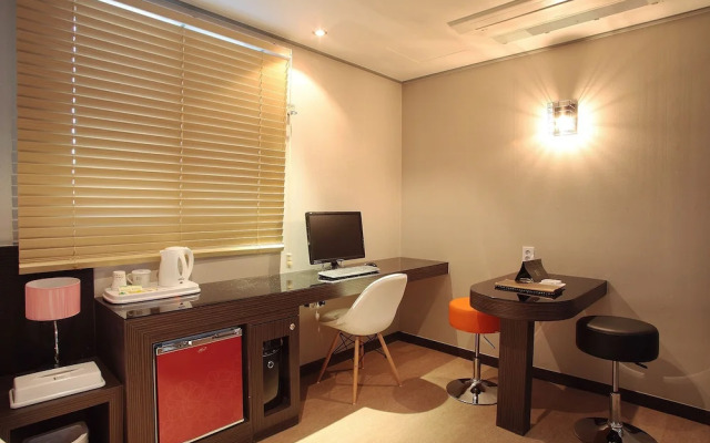 Art 1 Hotel
