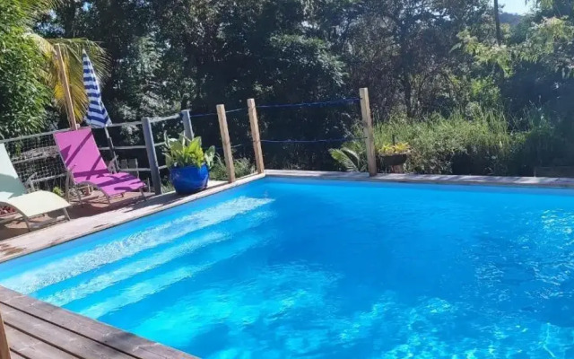 T2 avec piscine pour 2 à 4 personnes