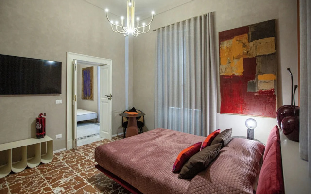 Reverse Art Hotel