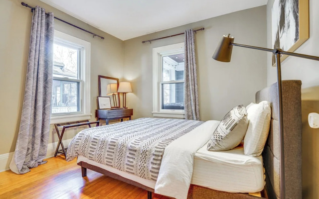 Walk to Beach + Lake Nokomis: Minneapolis Home!