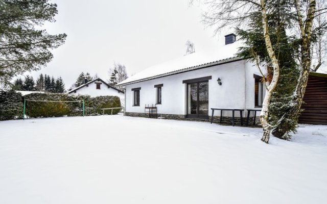 Cozy Holiday Home in Wooded Surroundings