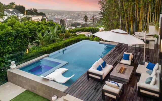 Sunset Heights - Elegant Modern Villa With Beautiful Views in the Hills