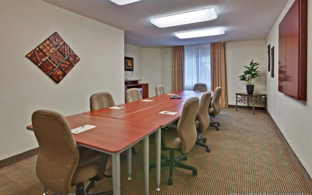 Candlewood Suites Indianapolis by IHG