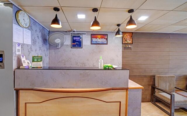 Itsy Hotels Aakash,100 Mts From Sardar Patel Stadium
