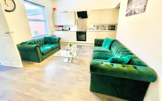 5bed-10 Guests-near City Centre-free Parking