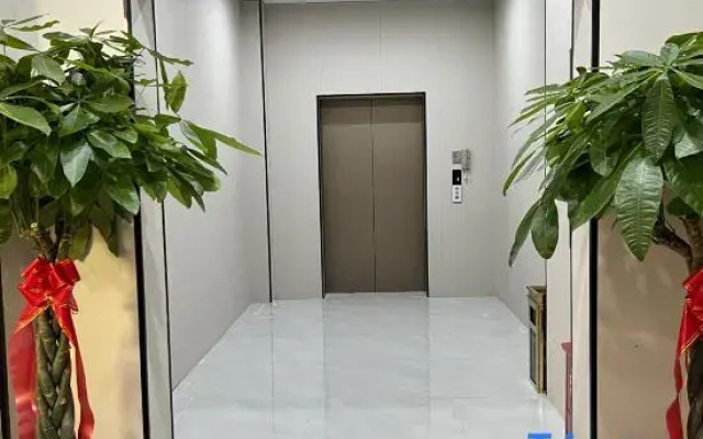 Luntai Zitong Hotel (Luntai Passenger Station Xinxin Road Pedestrian Street)