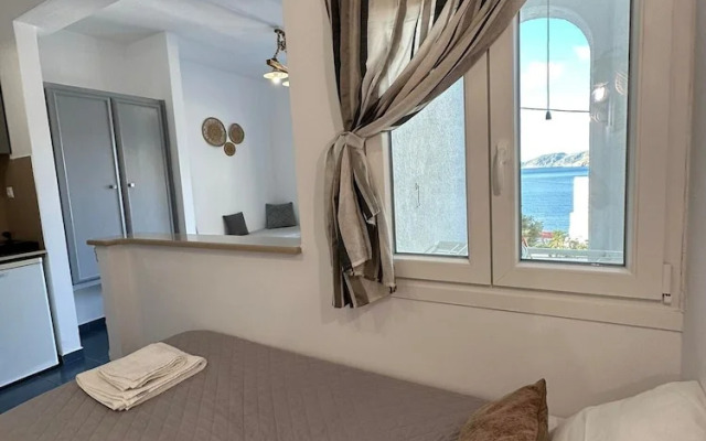 Elenis Studios & Apartments