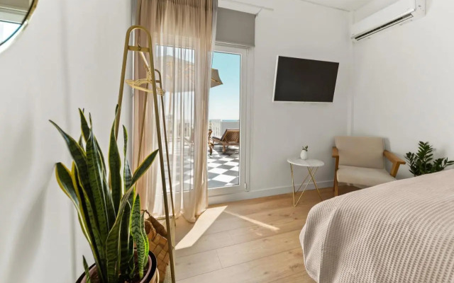 Luxurious Apartment with Big Sea View Terrace - Central Location