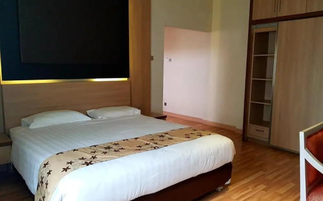 OYO 128 Mutiara Suites