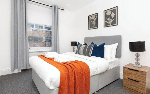 Modern Flat, Steps From Oxford Street!