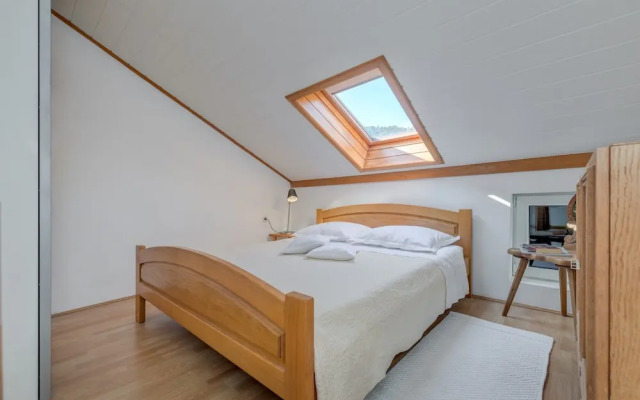 Beachfront apartment Milan with balcony