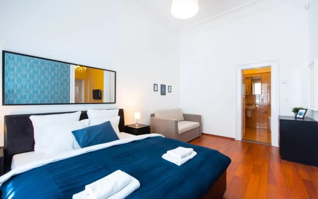 Very central convenient large AC place