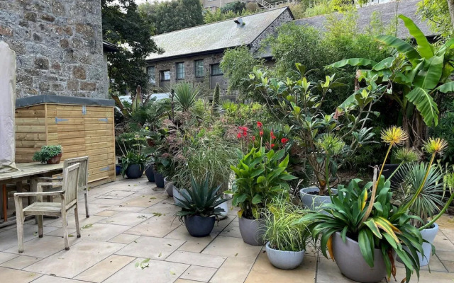 The Vicarage Newlyn 1 Bed River View Parking