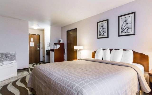 Quality Inn & Suites Stoughton - Madison South