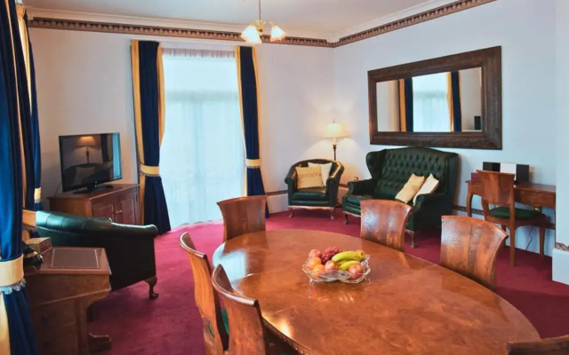 The County Hotel