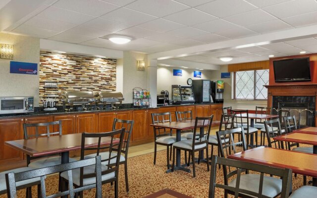 Holiday Inn Express Sharon