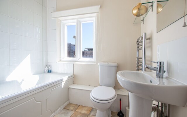 Centrally-located Flat in Stunning Period Building