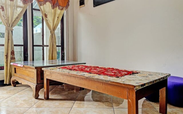 OYO 93422 Villa Tirto