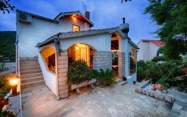 Apartments Malo Lago