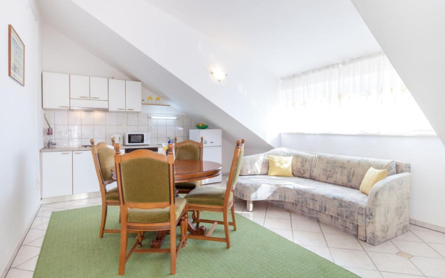 Apartment Vini- beautiful garden and terrase A4 Podstrana, Riviera Split