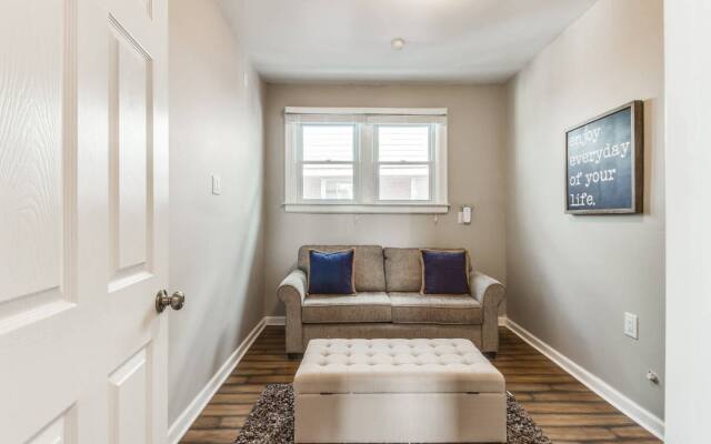 Great 6 Bedroom Peaceful Family Retreat in the University District