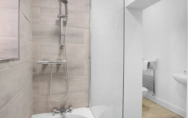 The Family Nest 3-bed Apartment With Parking