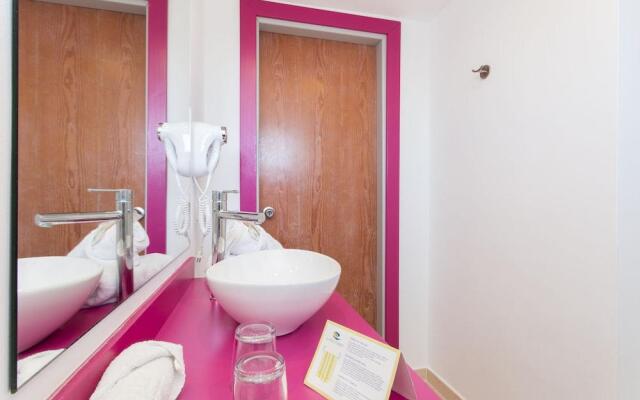 Aparthotel Cala Guya