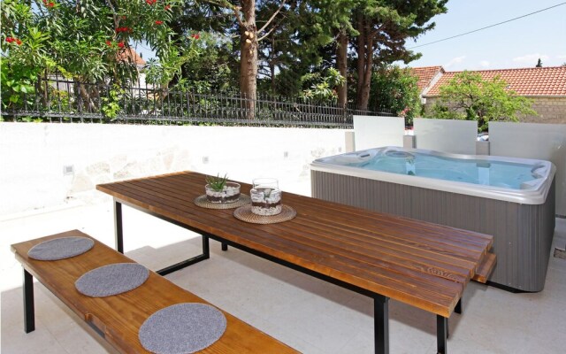 Amazing Home in Bol With 5 Bedrooms, Jacuzzi and Wifi
