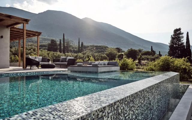 Yliessa - Luxury pool villa surrounded by nature
