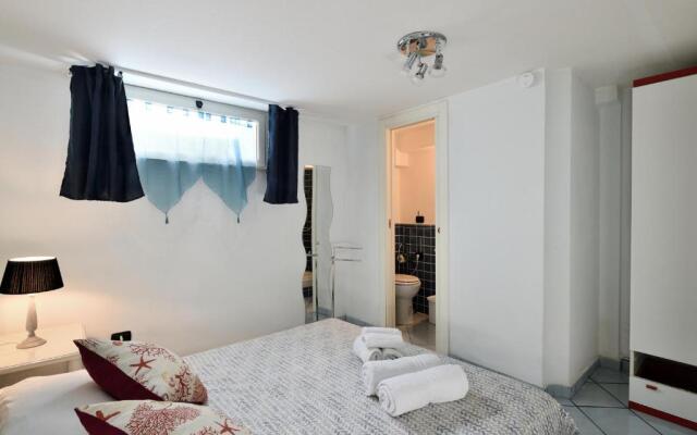 Beach-front boutique apartment Lido 113