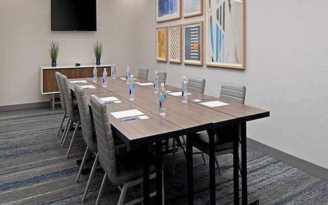 Holiday Inn Express & Suites Valencia - Santa Clarita by IHG
