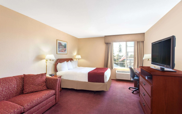 Ramada Plaza by Wyndham Gence