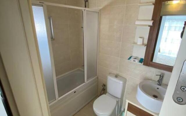 Lovely 3 Bedrooms Luxury APT with pool and Gym