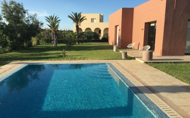 Dar Fatma a Well-appointed, 3-bedroom Villa With a Pool in the Residen