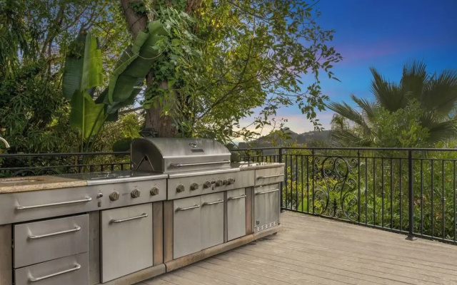 Spanish Villa - Stunning Coldwater Canyon Villa With Pool and Views