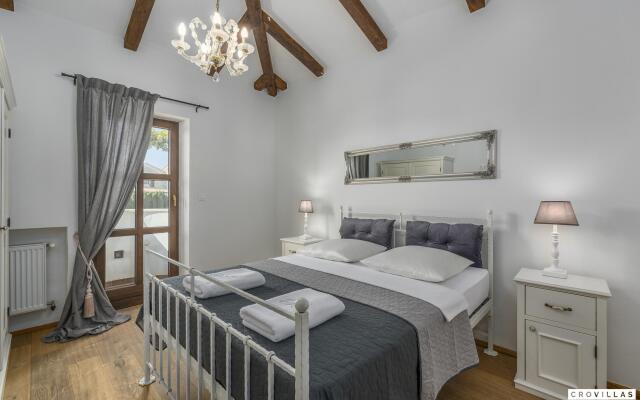 Rustica in Visnjan with 5 bedrooms and 1 bathrooms