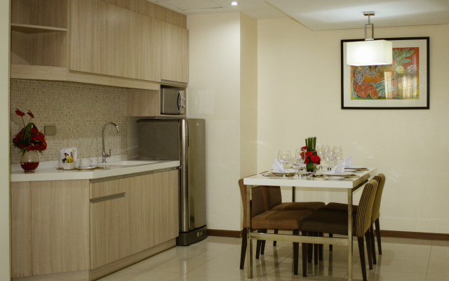 Golden Prince Hotel and Suites