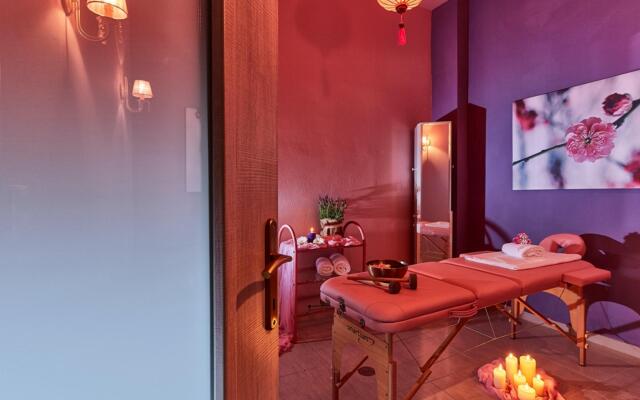 Charming Retro Studio With Shared Pool and View