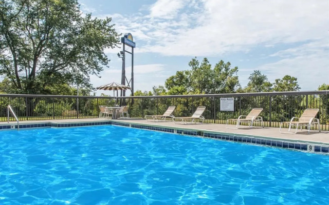 Days Inn by Wyndham Georgetown North Of Lexington