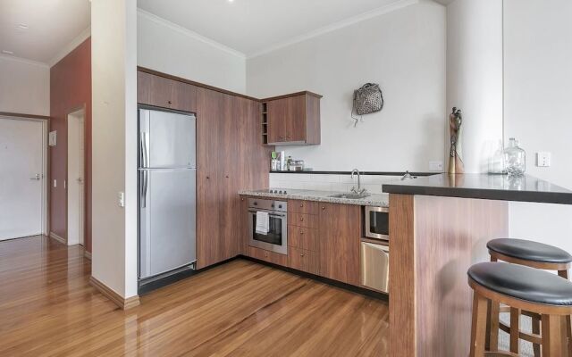 QV Serviced Modern Viaduct Apartment - 805