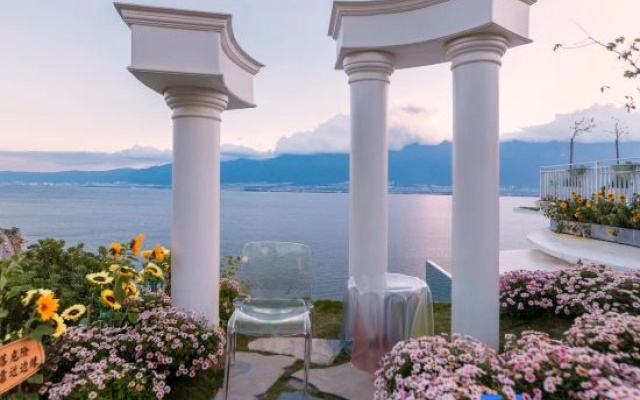Dali · Listening to the Sea｜Above Erhai Aerial Garden Seaview Resort Hotel (Erhai Branch)